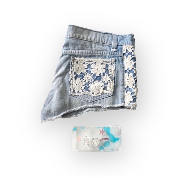new LF Carmar ꕥ Floral Crochet Lace Cut Off Denim Shorts ꕥ White Lace Trim ꕥ 27 - Picture 5 of 15
